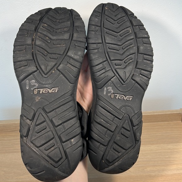 Gently worn Teva black velcro sandals size 13 NO box - Picture 10 of 10